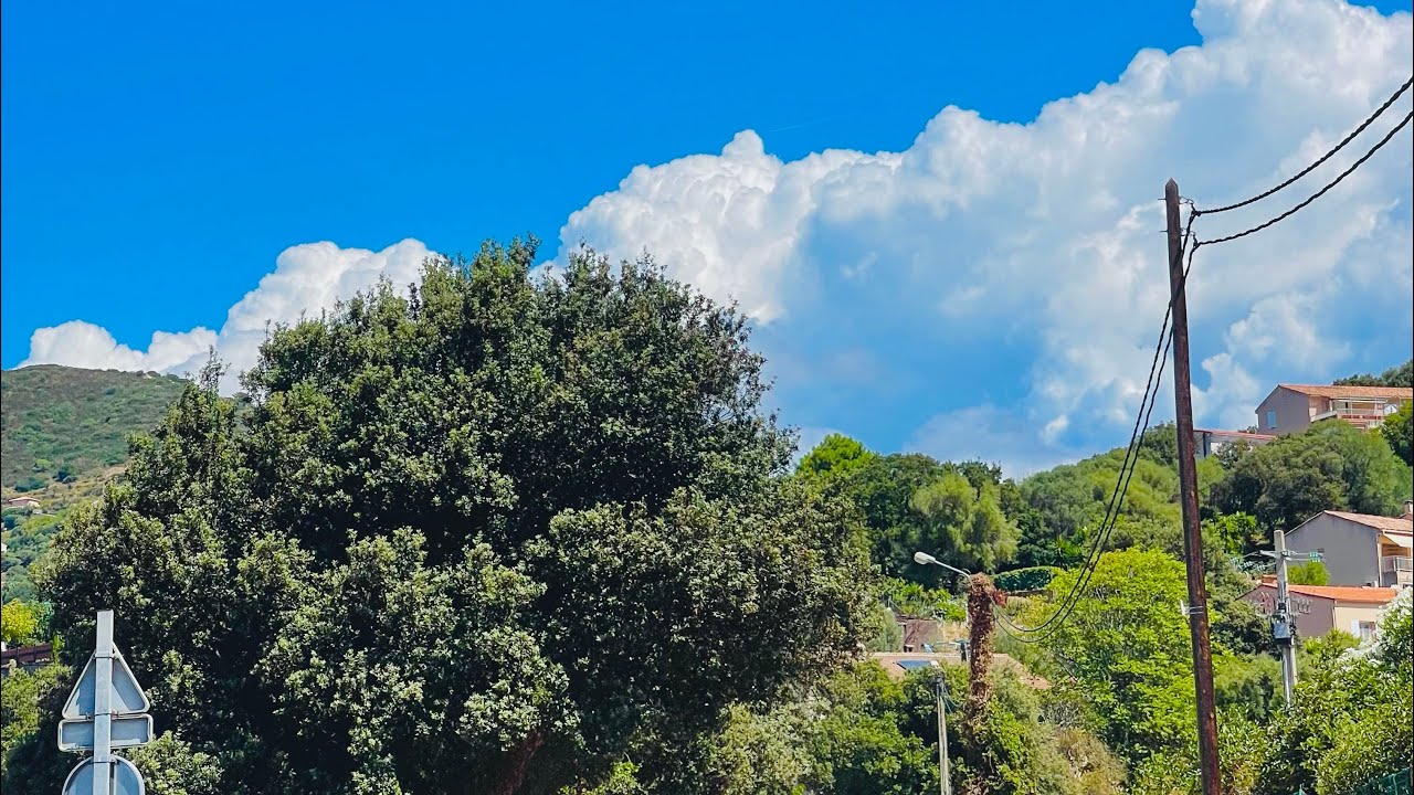 Vue a&eacute;rienne entre Alata et Villanova en Corse -DJI mini 3 pro
