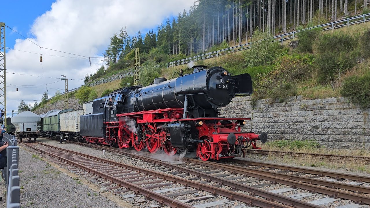 Mitfahrt mit dem Dreiseenbahn Sonderzug, Köf 332, E94 088 kalt in Seebrugg 