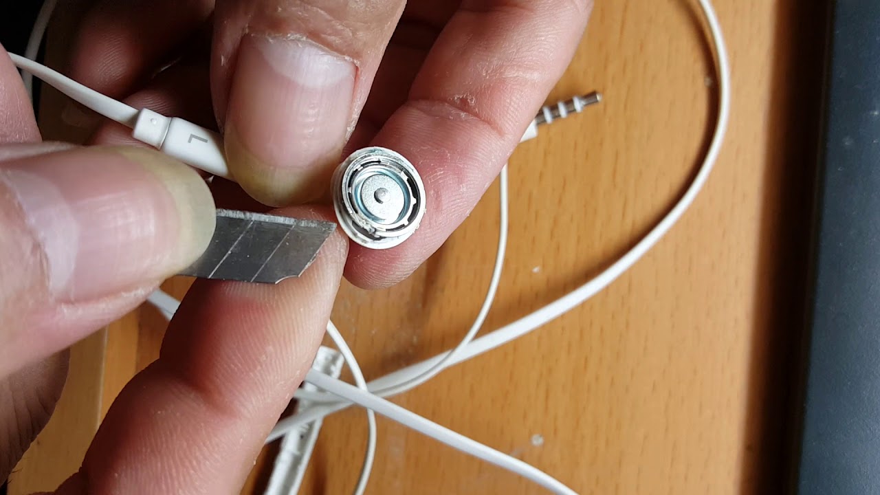 Self-test for broken phone headset