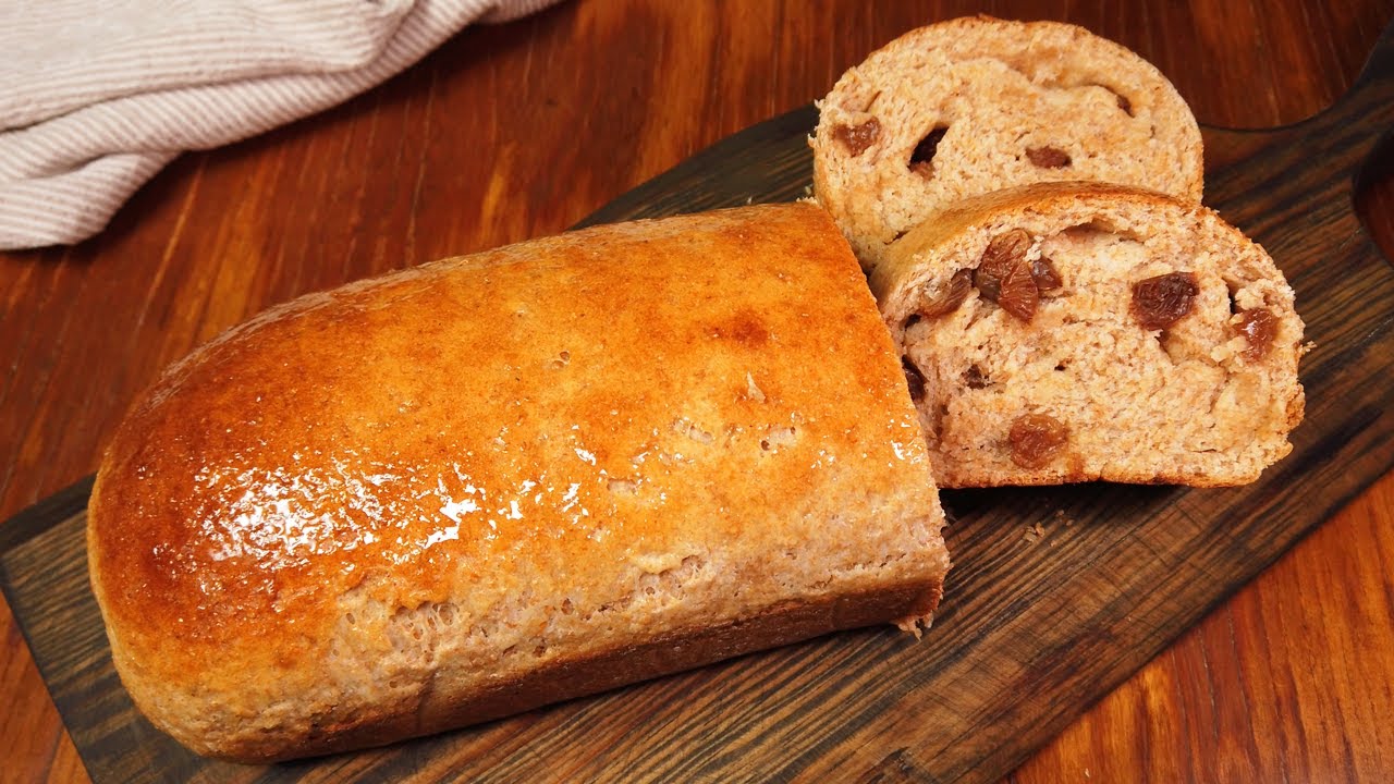 Этот рецепт цельнозернового хлеба с изюмом очень полезный и вкусный.
