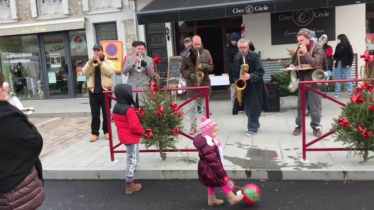 R&eacute;sidence de territoire / Art'Cade 20/21 / L&rsquo;orchestre Merversible au march&eacute; de no&euml;l de St-Girons