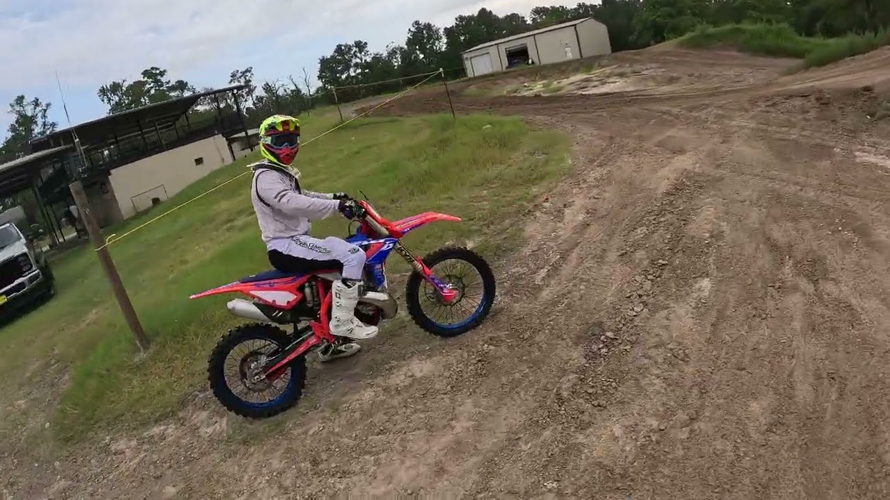 2024 and 2023 Beta 300RX 2 strokes at Rio Bravo MX 08/04/2024. The ultimate Vet bike?