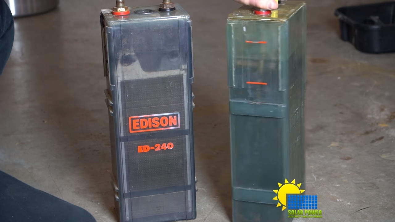 Cleaning The ED-240 Solar Power Batteries Part 1. Take A Look Inside Of It With Me.