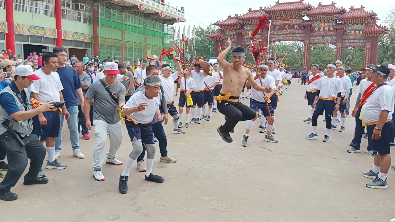 ［參拜麻豆代天府五府千歲］［老乩身.乩身.乩身操寶參禮.神龍.宋江陣.百年神轎/鋼管正妹.金獅陣小埤普庵寺/大班鑼鼓.神將小埤普天宮/落地吹東庄北極宮］乙已年官田西庄惠安宮請龍喉聖水復龍祈安遶境大典1