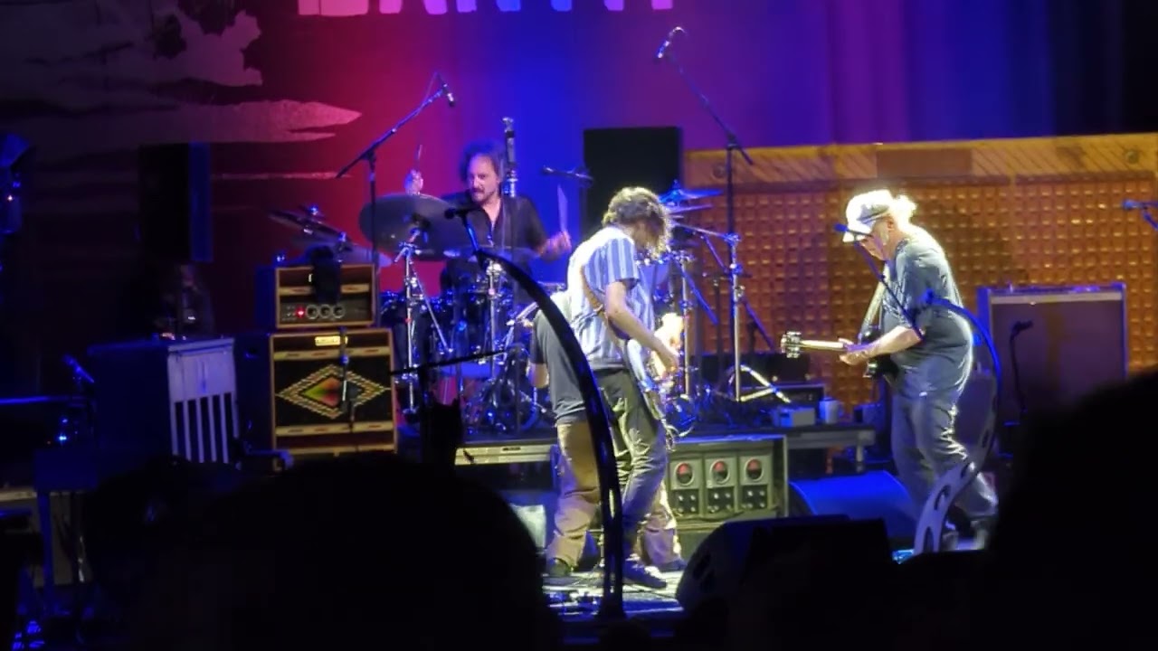 Neil Young Rockin' In The Free World 8.10.2025