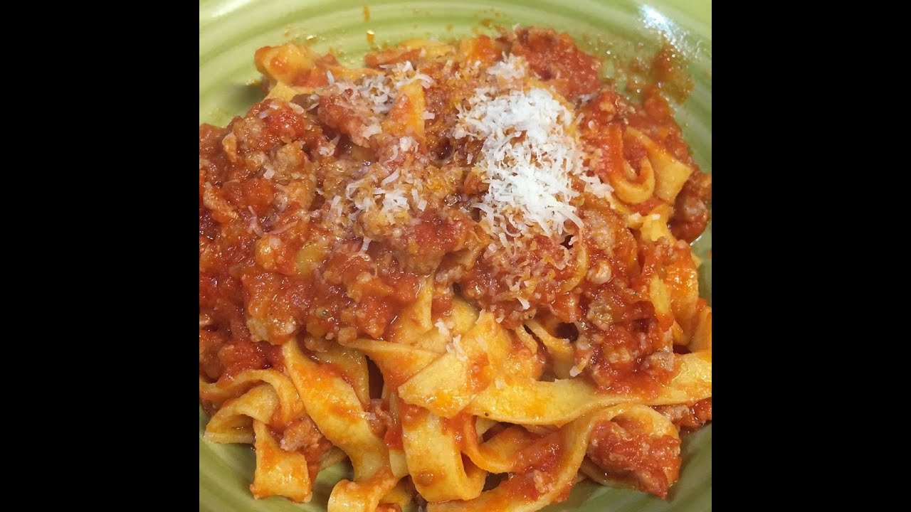 TAGLIATELLE AL RAGÙ DI SALSICCIA