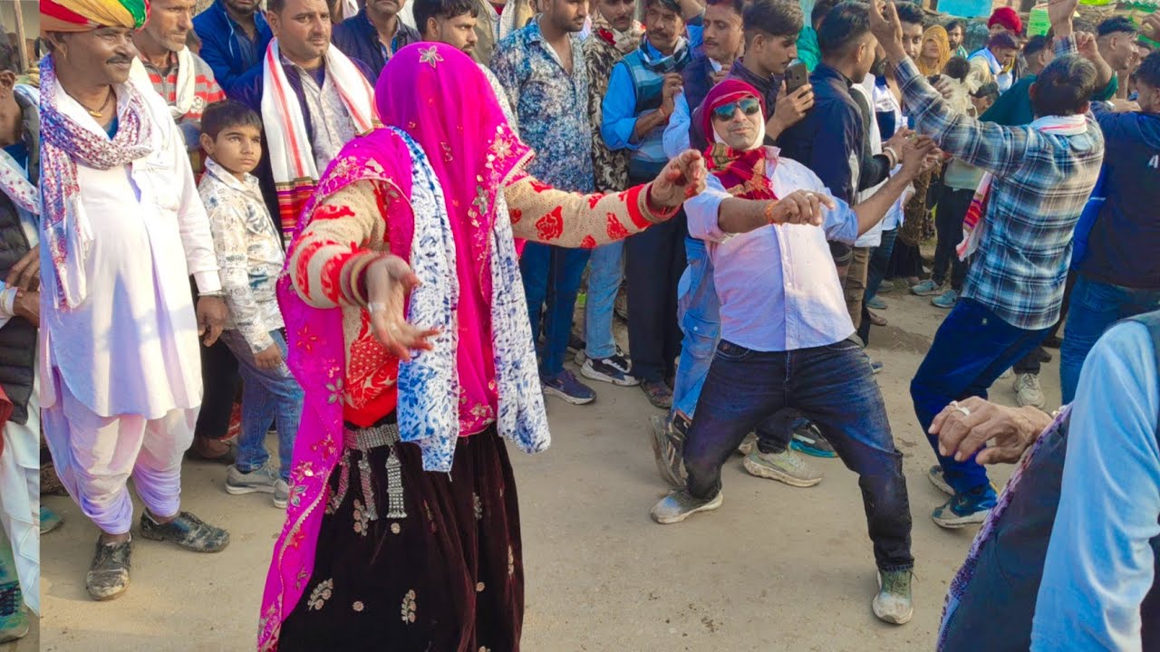 😱 गुर्जर ओर गुर्जरी के बिच जबरदस्त डांस टक्कर गुर्जर गुर्जरी का खतरनाक कमर थोड डांस बूंदी जयंती में 