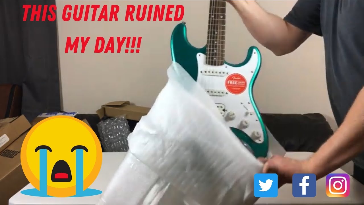 2020 Squier HSS 👌 Stratocaster in Race Green Unboxing and Review 😢
