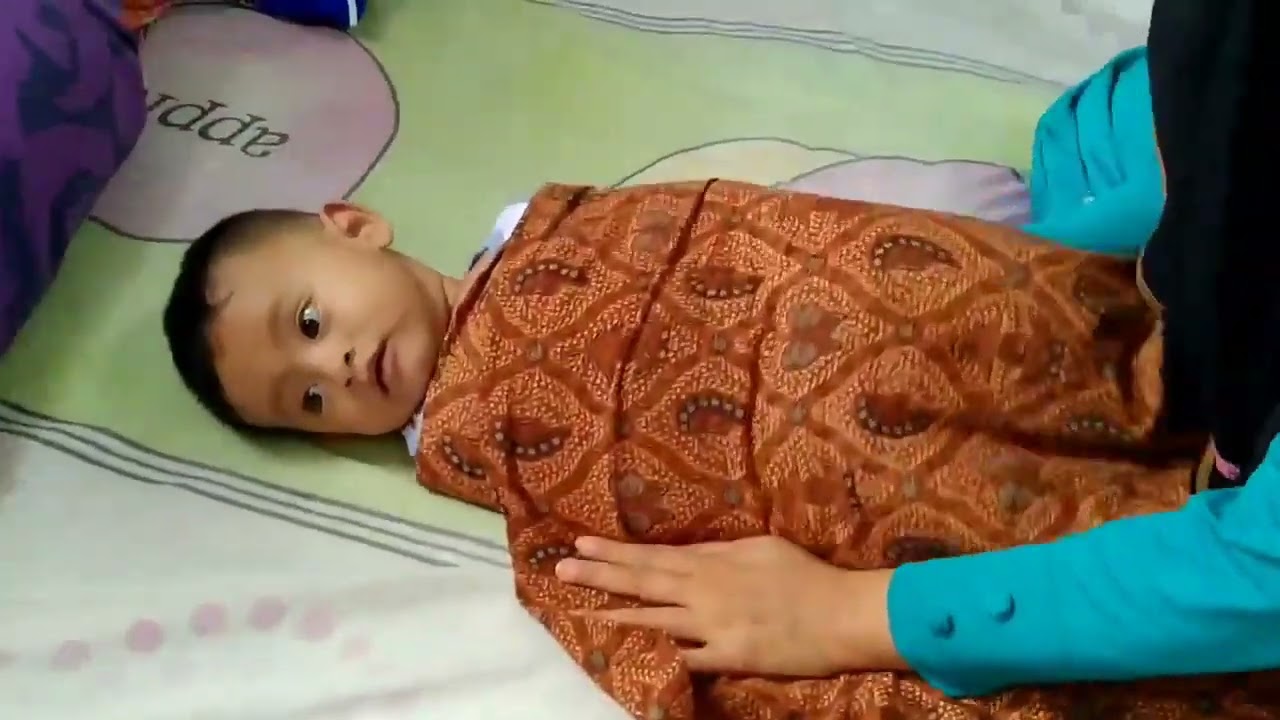 Cara Bedong Anak Agar Cepat Tidur