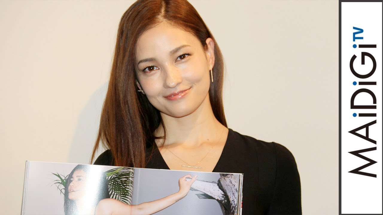 黒木メイサ　第2子出産後、3カ月でイベント初登場　14キロ減の“美スタイル”　写真集「INCARNATION」発売記念イベント1