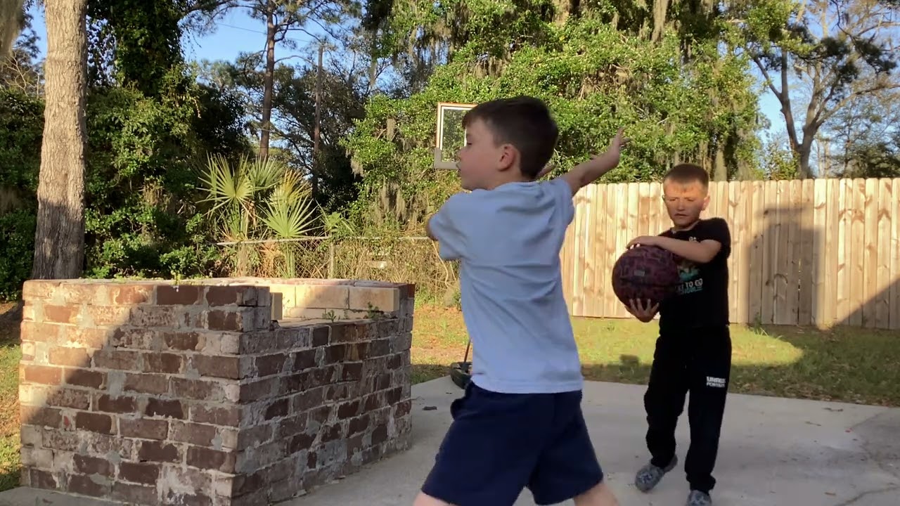 Игра в баскетбол