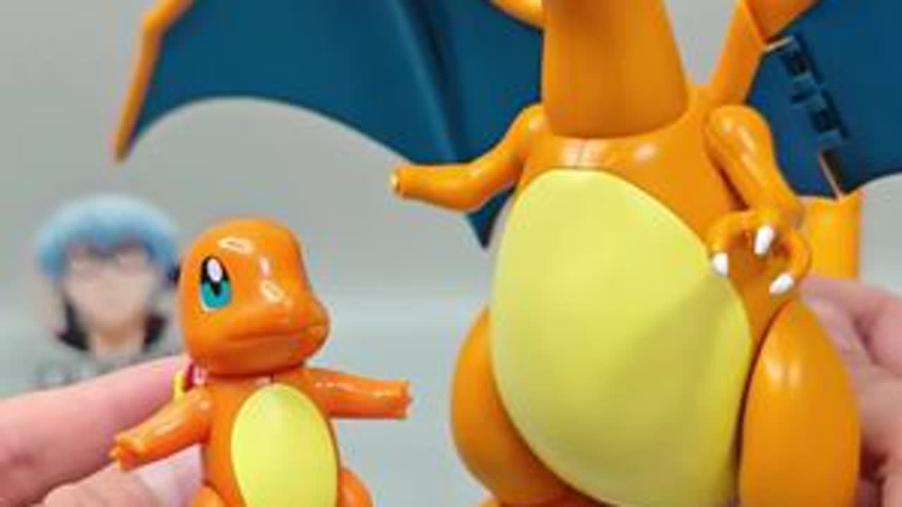 【紫羽分享】奇妙积木宝可梦喷火龙拼装玩具品牌:奇妙积木动画:《宝可梦无印篇》第一部（日本）优点:头雕还原不错，个头很大。缺点: 塑料有点脆弱，可动关节很少，爪子很丑，脖子很别扭，尾部火焰...