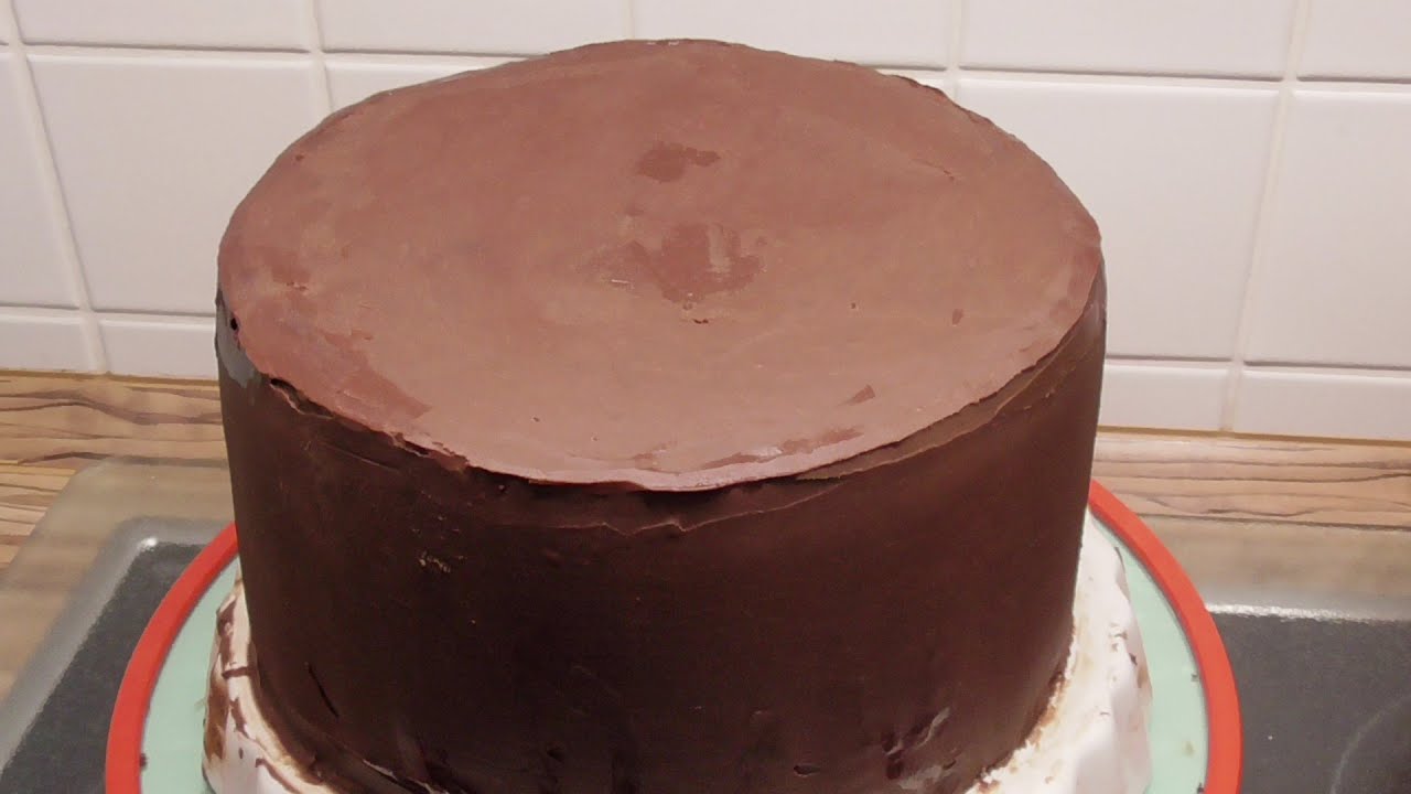 Torte mit ganache einstreichen