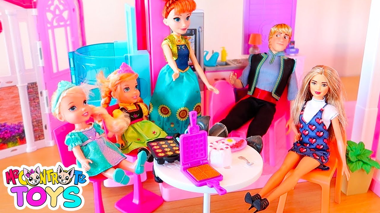 COLAZIONE CON SOFÌ, ELSA, ANNA, MAMMA E PAPÀ! - Me contro Te Toys