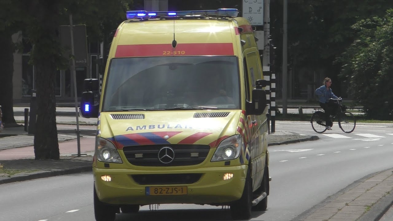 Politie & Ambulances met spoed naar verschillende meldingen in Amsterdam