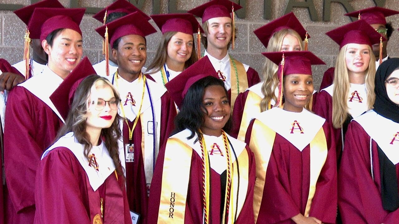 High School seniors visit old elementary school for senior walk