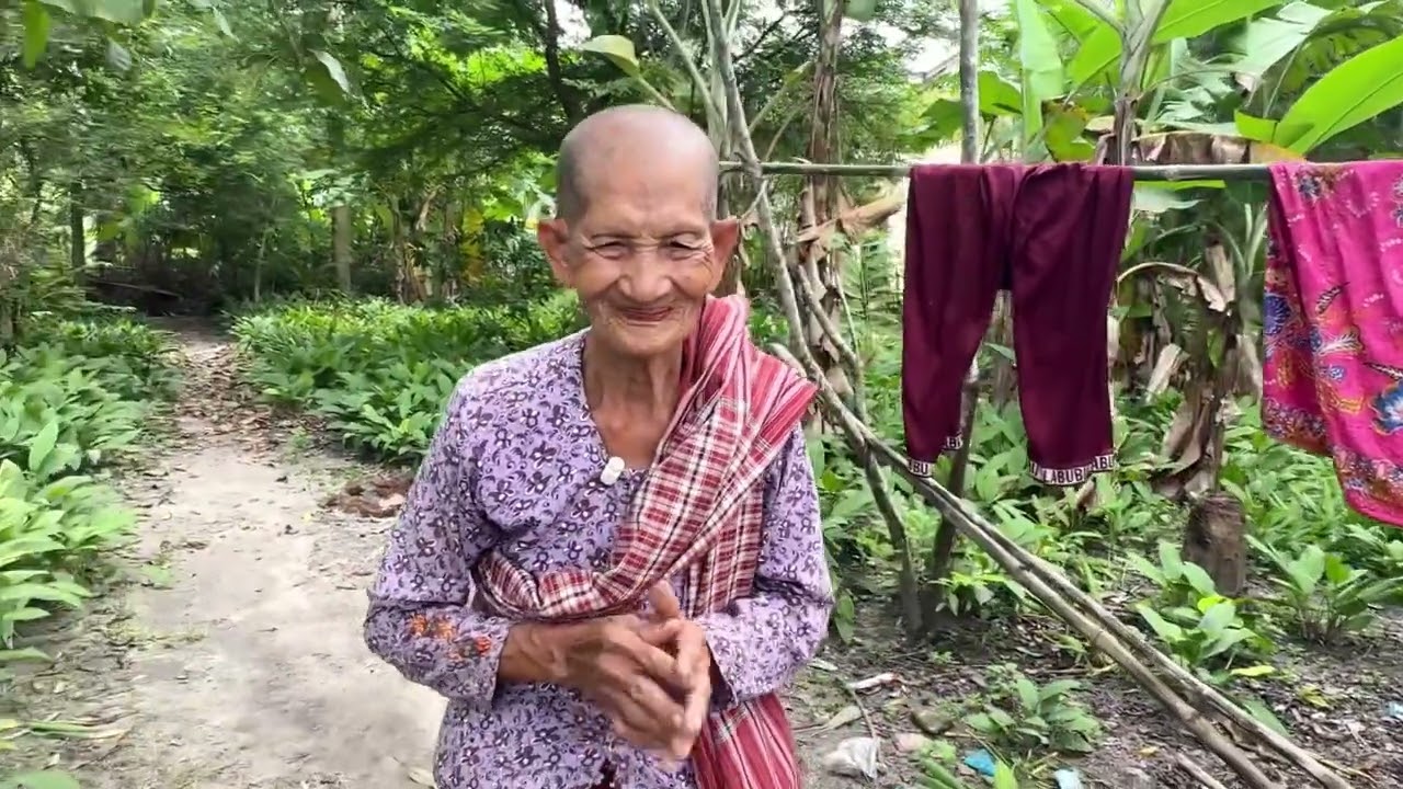លោកយាយរំភើបចិត្តឡើងស្រក់ទឹកភ្នែក