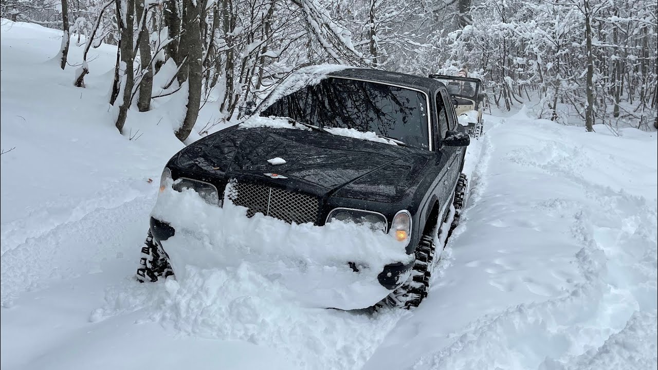 Bentley Arnage on 40 maxxis trepador vs Gaz69 in deep snow!) Самый лучший пухляк)