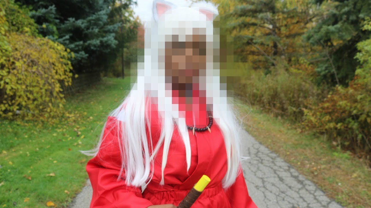 BLACK GIRL TRIES COSPLAY
