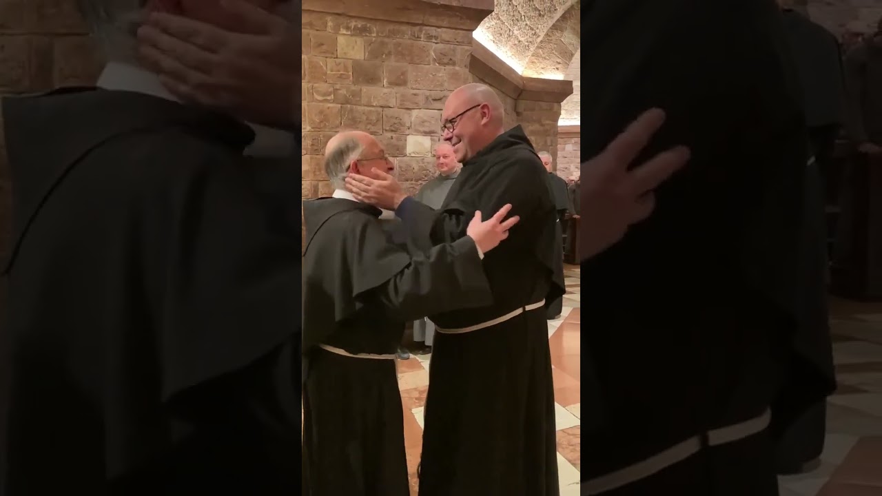 fra Marco Moroni rinnova la professione di fede con il giuramento di fedelt&agrave; sui Vangeli