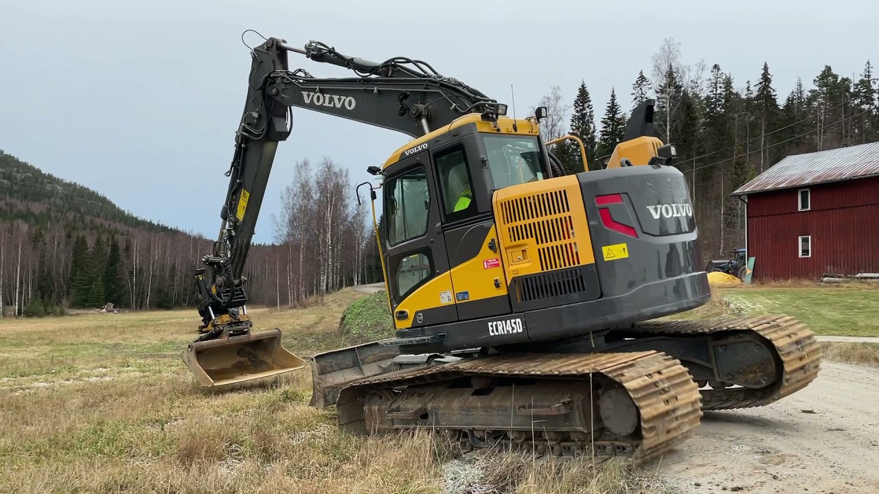 Köp Grävmaskin Volvo ECR145DL med flera redskap på Klaravik
