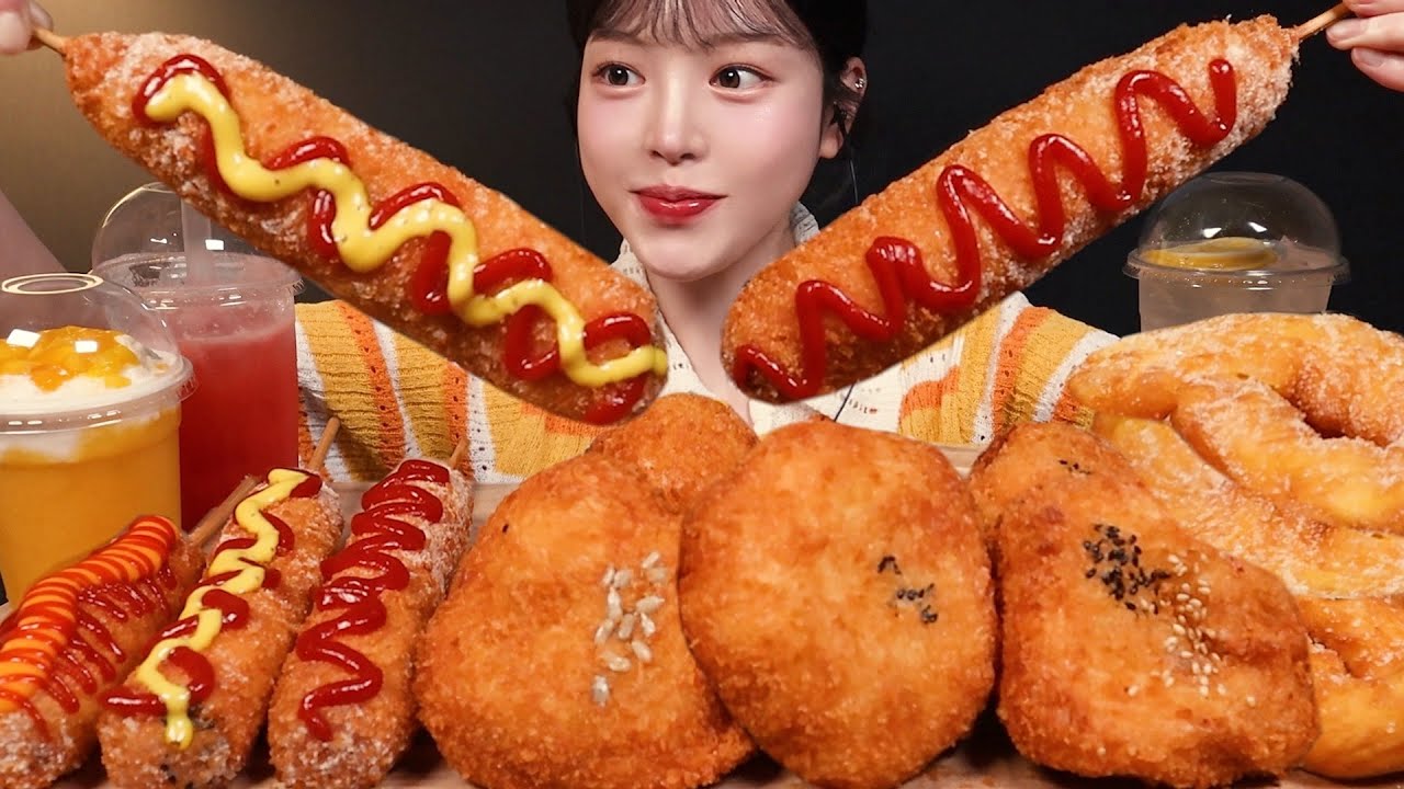 SUB)파삭쫀득 꽈배기 고로케 대왕핫도그 먹방!🌭 수박주스 레몬에이드까지 디저트 꿀조합 리얼사운드 Crispy Corn Dogs Dessert Mukbang Asmr