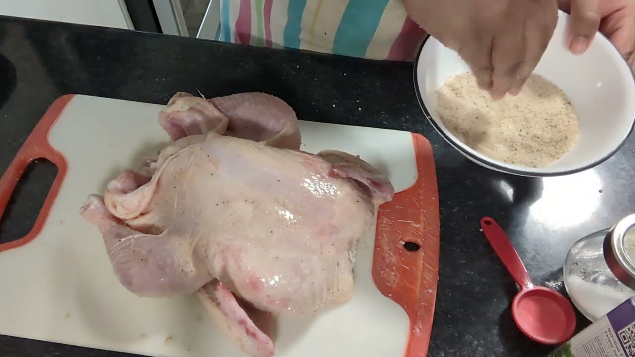 Juicy Holiday Roast Chicken (Crispy Skin, Tender Inside!) Easy Oven-Roasted Whole Chicken