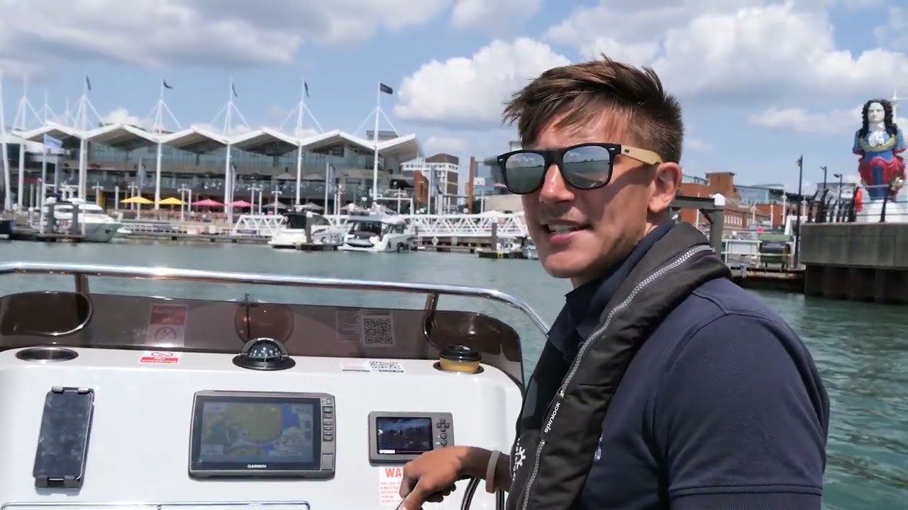 Crossing The Channel In Portsmouth Harbour : Expert Tips and Tricks | Boat Club Trafalgar