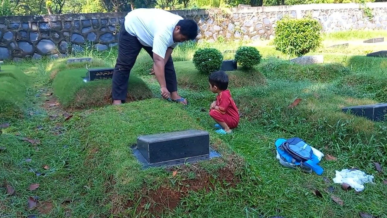 BERSIH2 MAKAM BAPAK, ZIAROH KUBUR🙏