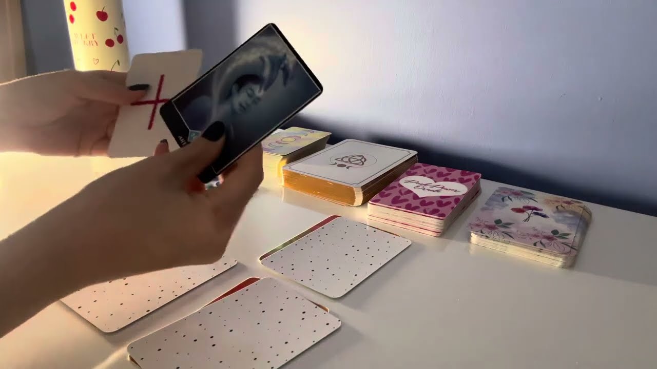 🧿 AKLINDAKİ KİŞİ SENDEN NE GİZLİYOR  SÖYLEYEMEDİKLERİ VE ENERJİSİ 🪬 #tarot 