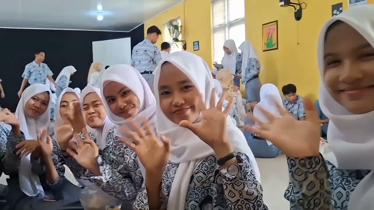 Video Kokurikuler Smansaka Berbagi Kelompok 2 Kelas X.M.2