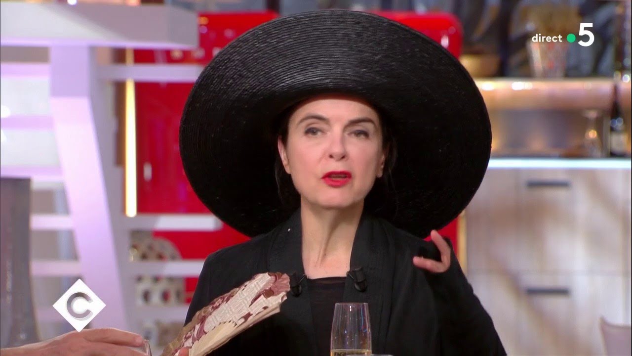 Au dîner avec Amélie Nothomb ! - C à Vous - 13/09/2018