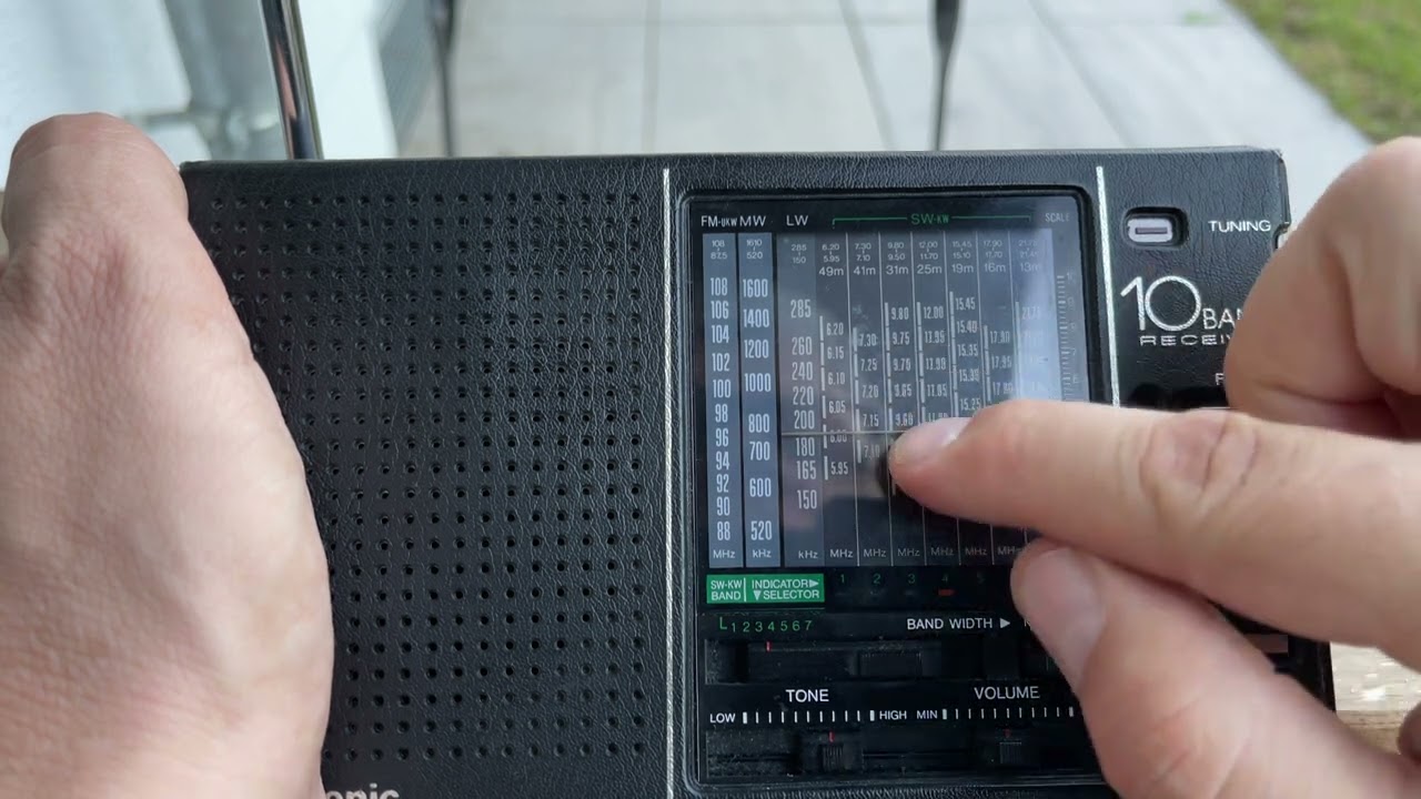Un radio excepțional Panasonic RF-B50L (film 042/2022)