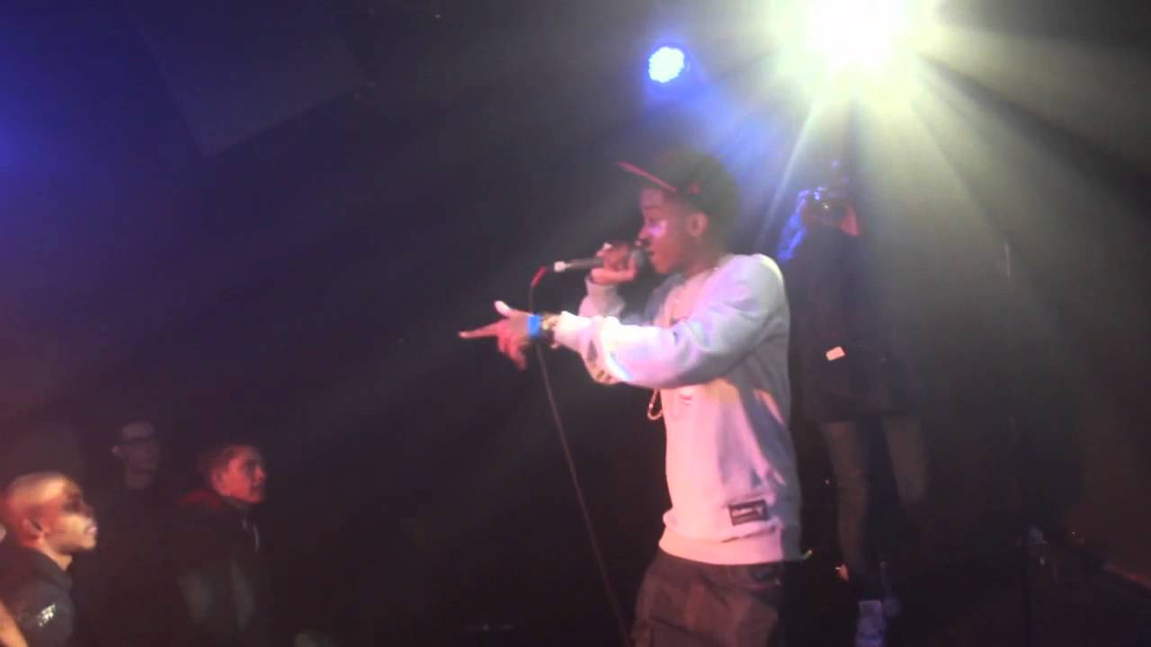 DYME A DUZIN PERFORMS 