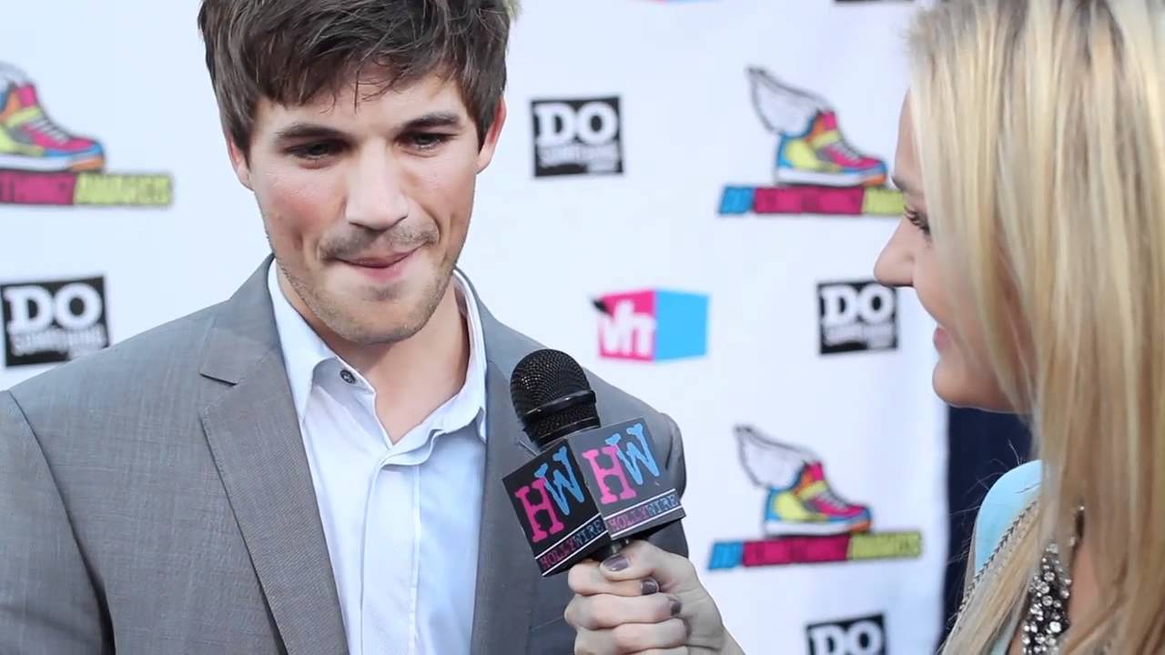 Matt Lanter Spills Season 4 Secrets - 90210