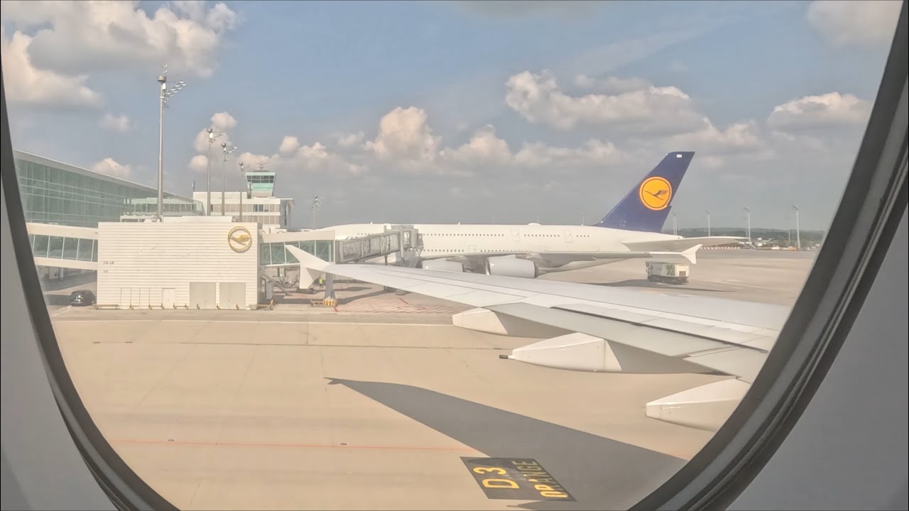 Lufthansa A380 beautiful upper deck summer landing in Munich I 4K60