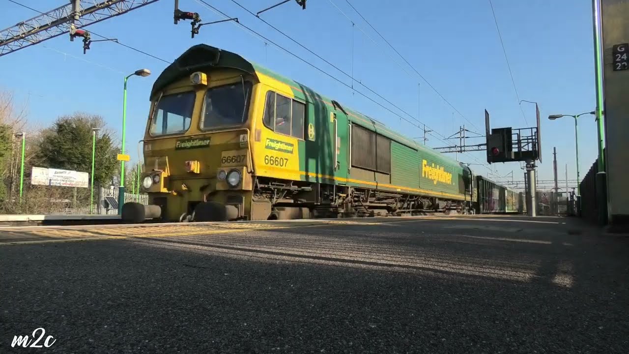 An Hour on Hemel Hempstead Station in 10 minutes.
