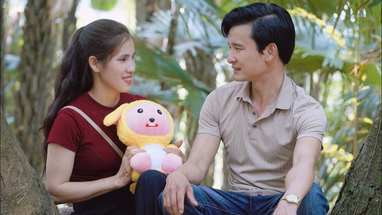After all the fatigue and difficulties, Thu And Tu Phan always gives each other moments of peace. 
