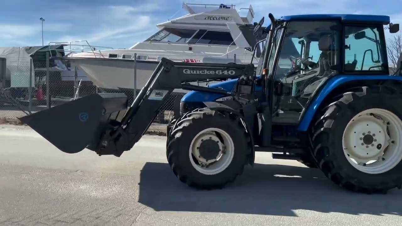 Köp Traktor New Holland TL90 med lastare på Klaravik