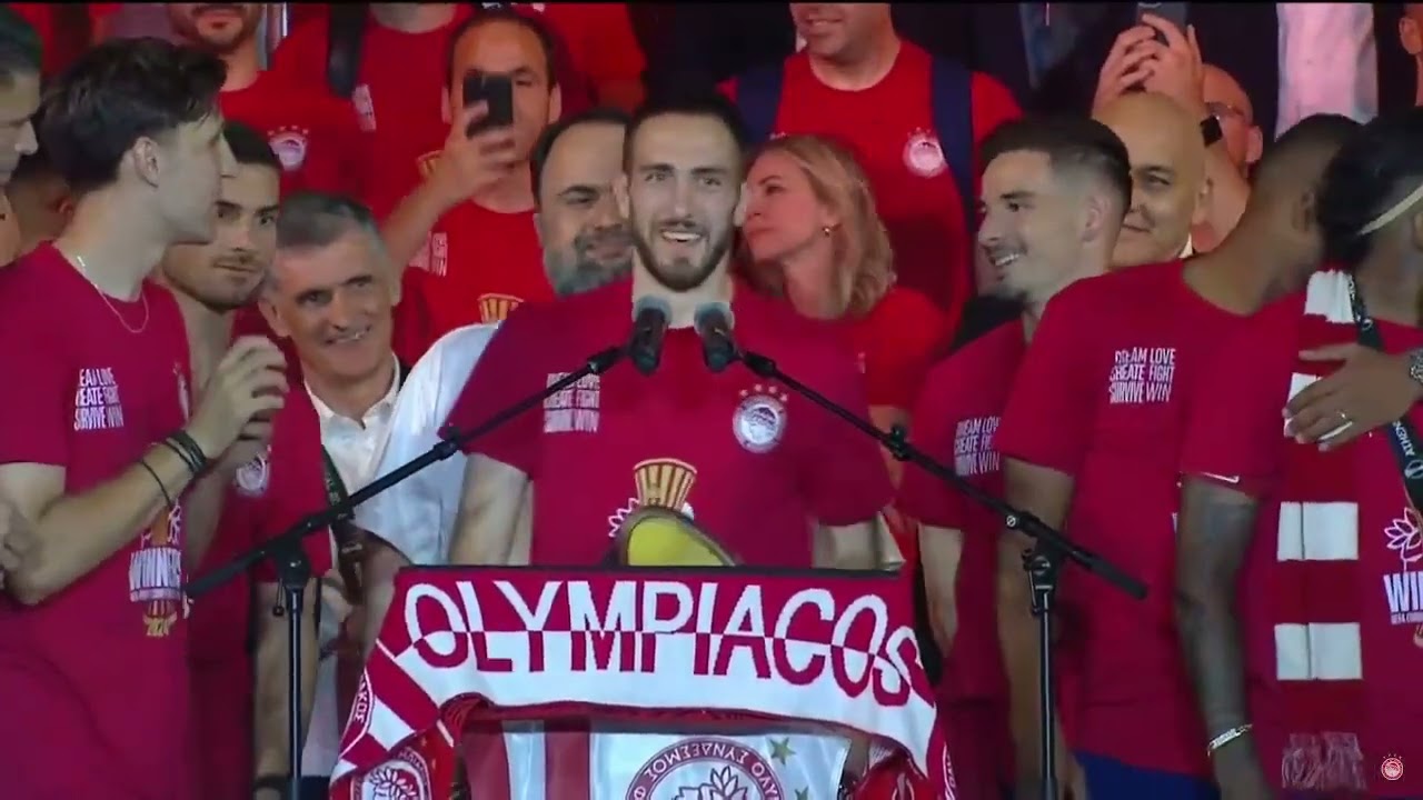 Ολυμπιακός: Το σήκωσε στον Πειραιά - Συγκινημένοι Μαρινάκης και Φορτούνης