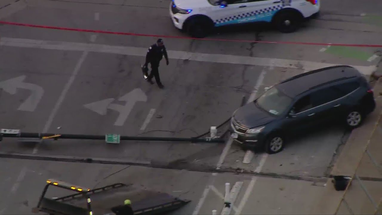 56-year-old man shot in neck while inside vehicle in Garfield Park early Wednesday, Chicago police s