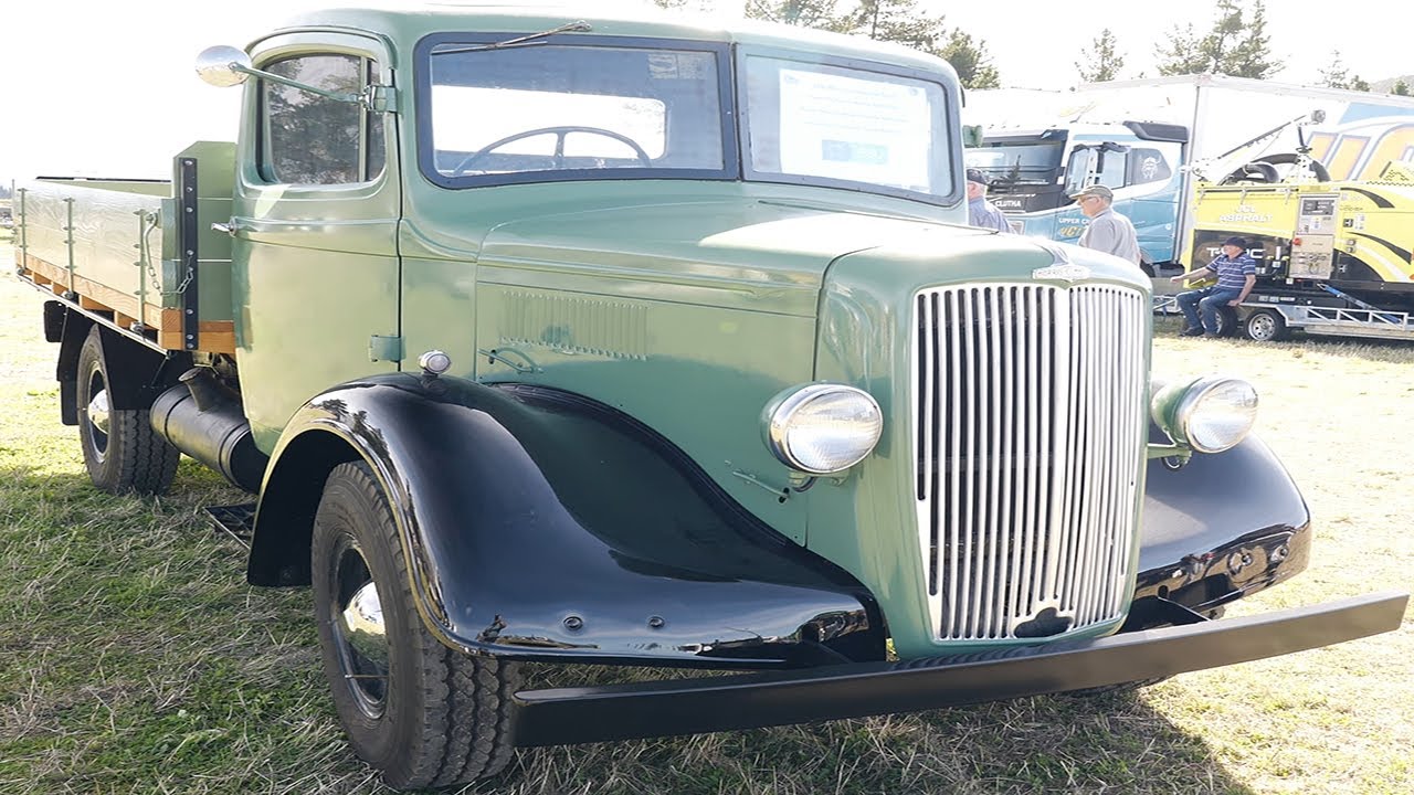 Vintage 1950 Morris Commercial Truck at Wheels at Wanaka 2023