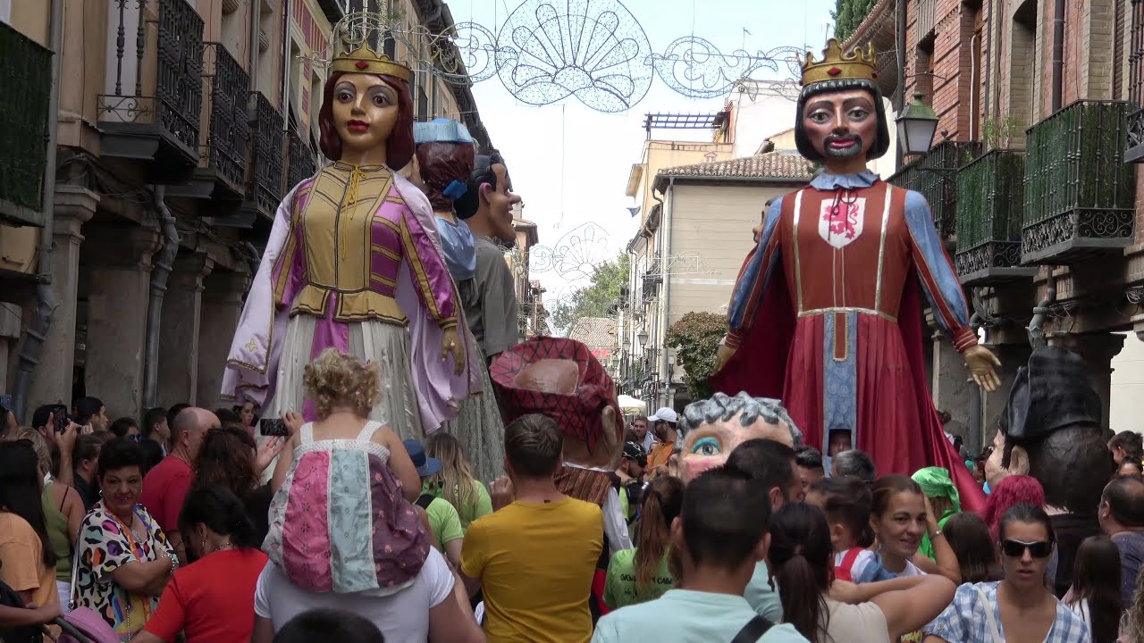 Ferias y Fiestas de Alcalá de Henares 2023: Pasacalles de Gigantes y Cabezudos
