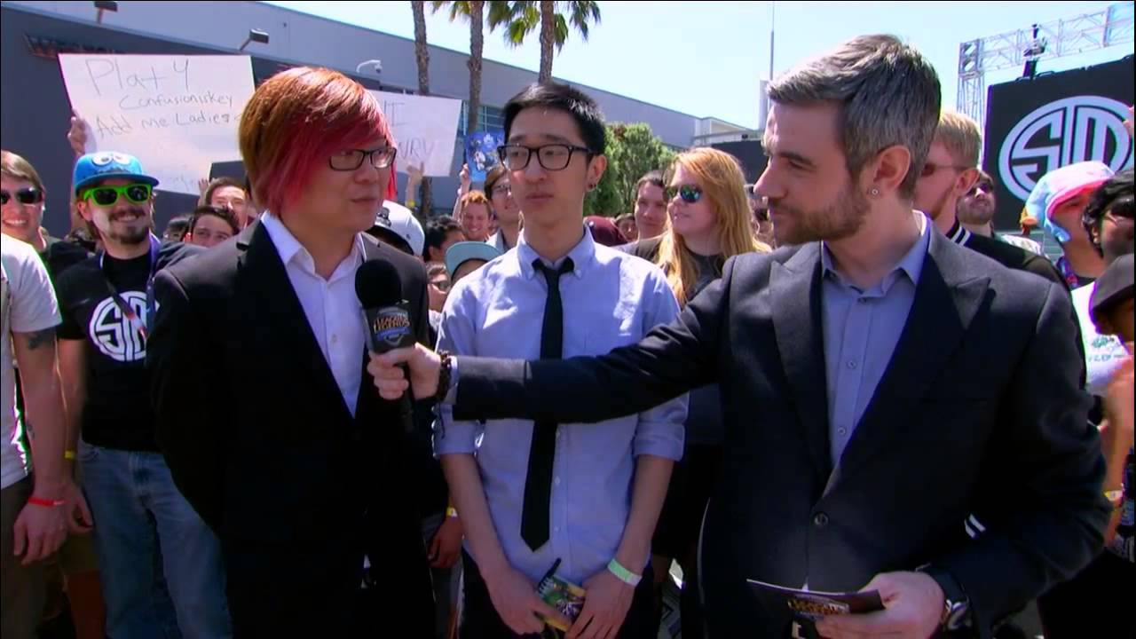 TSM coach Locodoco and Cloud 9 coach Charlie exchange some shots before the finals :)