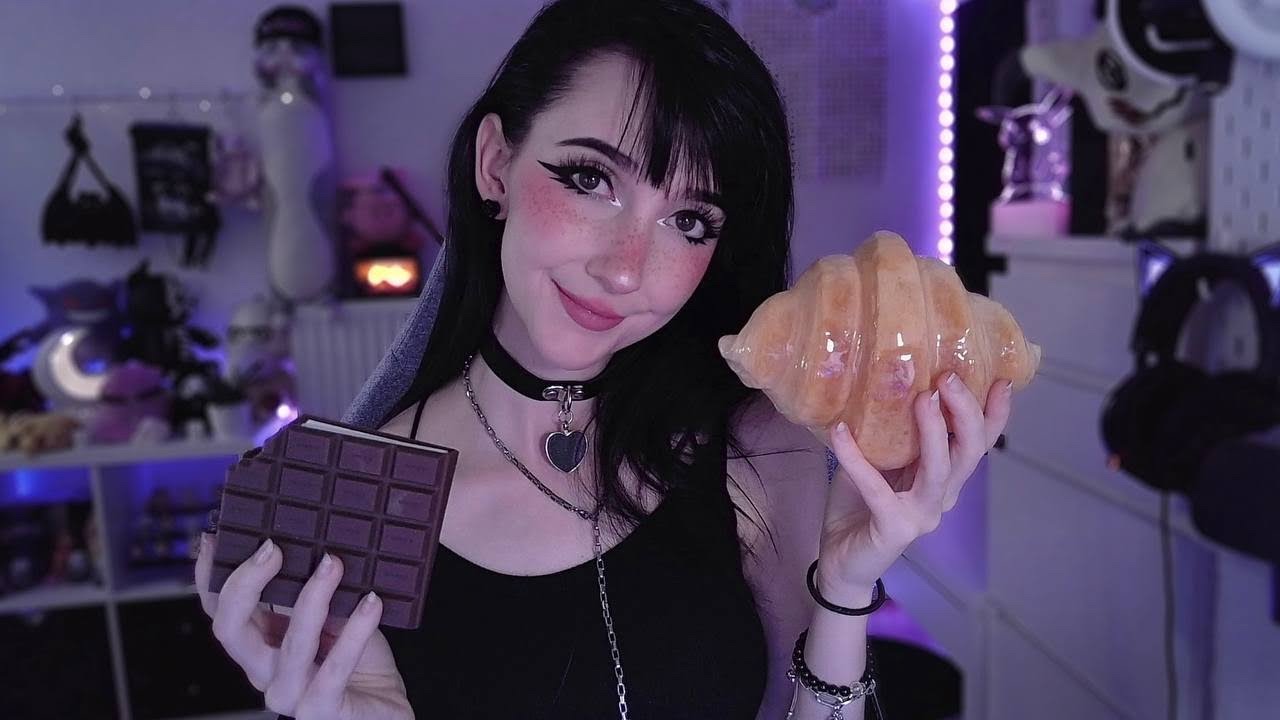 ASMR ☾ just a simple tapping and scratching video 😴