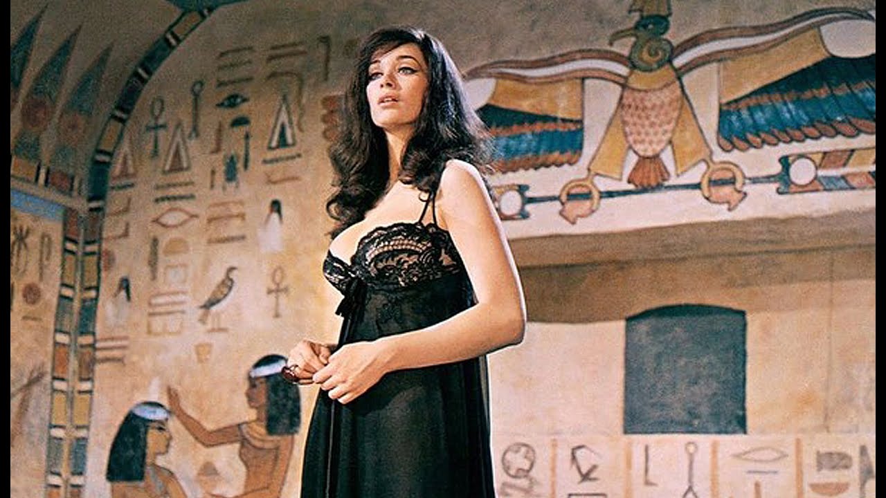 لعنة الملكة العارية… من يوقِفها؟! 🔥👑
