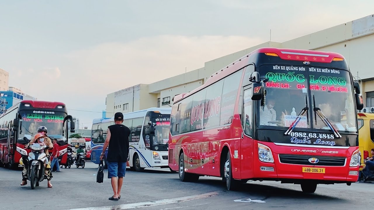 [302] BẾN XE MIỀN ĐÔNG NHỘN NHỊP LỄ 30/4, XE KHÁCH CHEN NHAU XUẤT BẾN #xekhach #benxemiendong