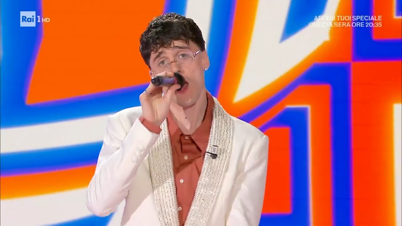 LDA canta 