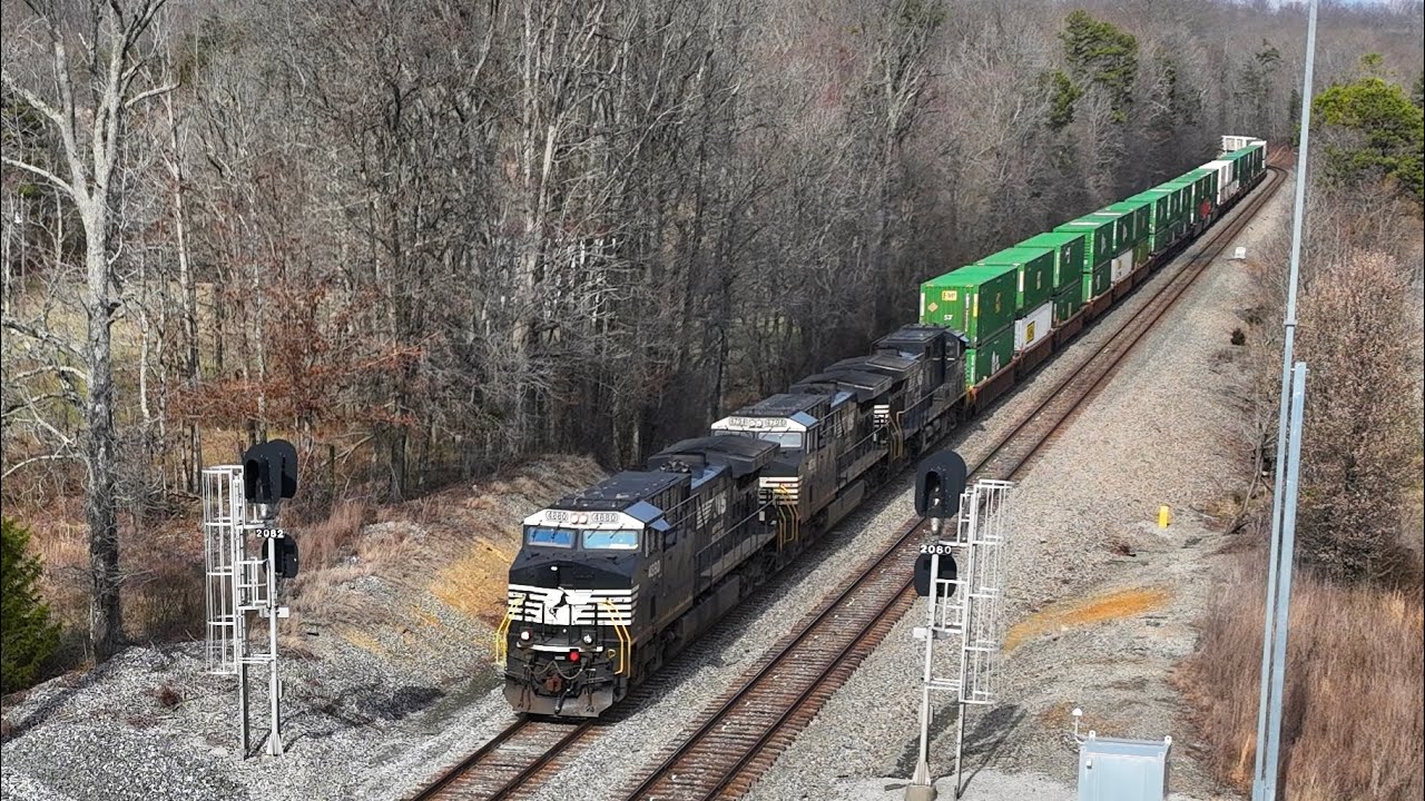 Norfolk Southern hotshot 29F Southbound in CP Cross in Oneida Tennessee 