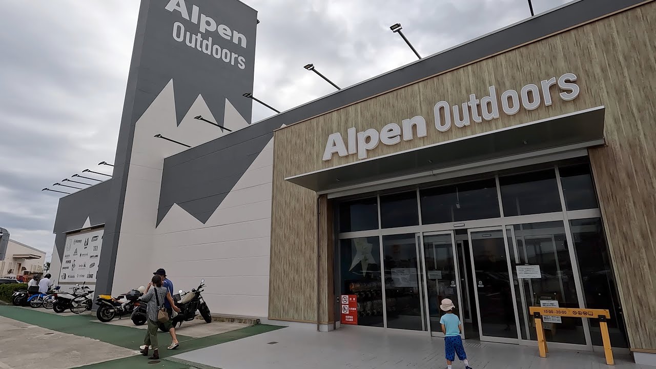 Магазин в Японии для туризма и кемпинга. Outdoors shop